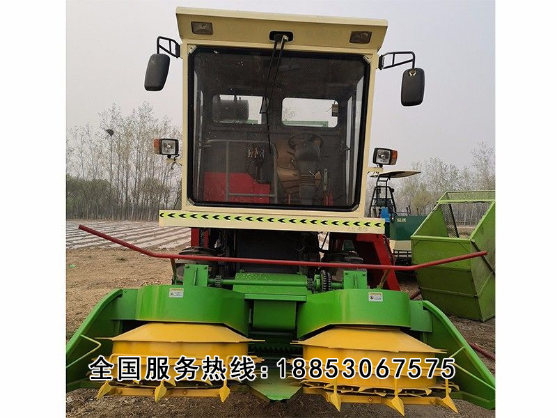 內(nèi)置圓盤式青儲(chǔ)機(jī)