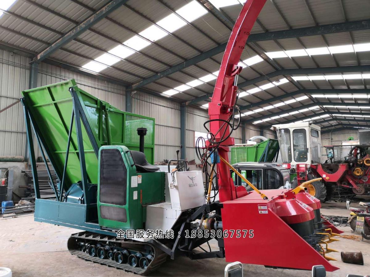 履帶自走式青儲(chǔ)機(jī)