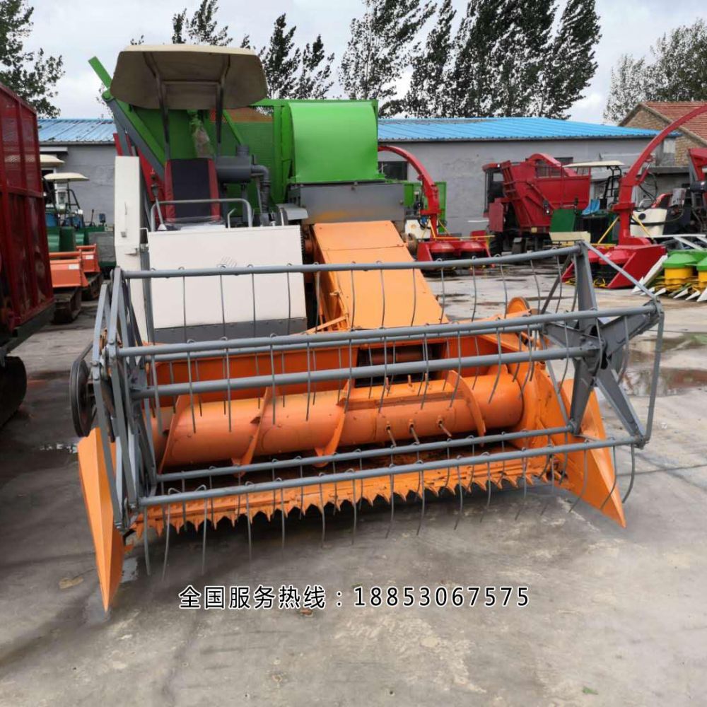 履帶自走式青儲(chǔ)機(jī)