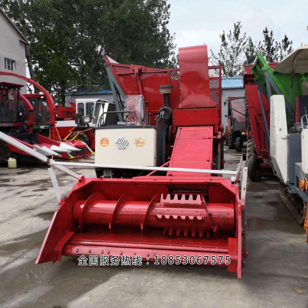 履帶自走式青儲(chǔ)機(jī)