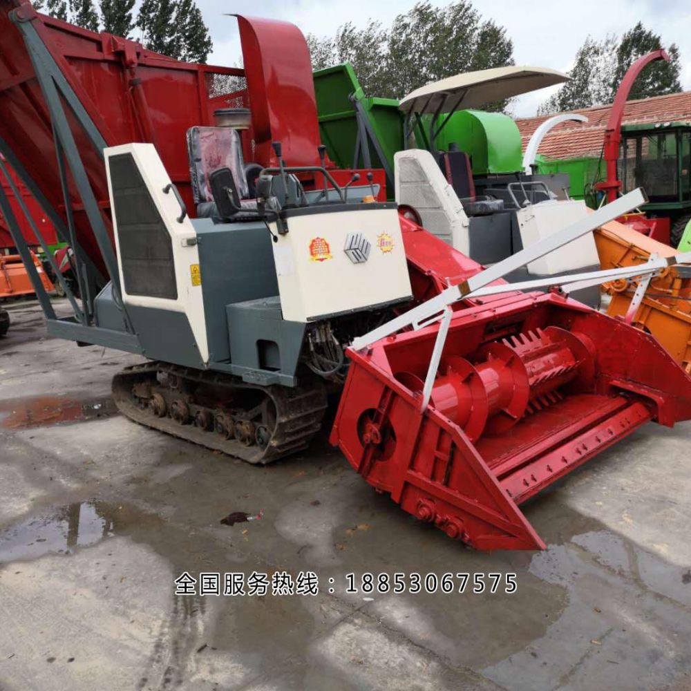 履帶自走式青儲(chǔ)機(jī)